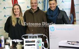 Imagen de Lleg&oacute; un nuevo cardiodesfibrilador y equipamiento administrativo para el Hospital N&deg;50