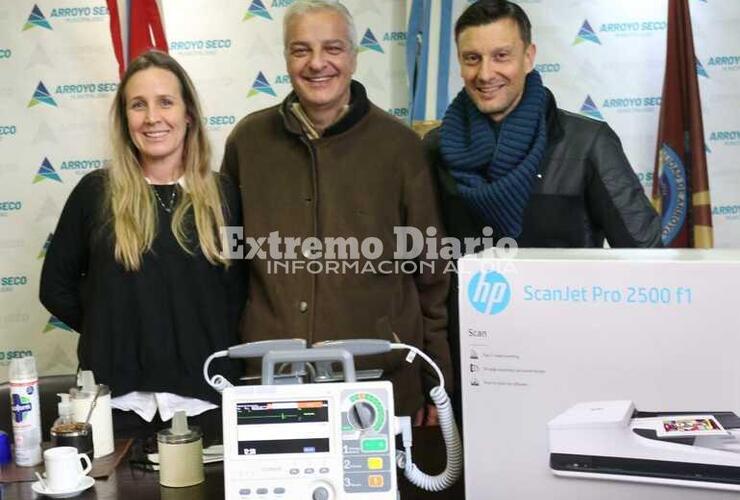 Imagen de Llegó un nuevo cardiodesfibrilador y equipamiento administrativo para el Hospital N°50