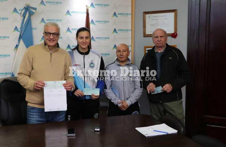 Imagen de La Municipalidad entregó aportes a instituciones y deportistas locales