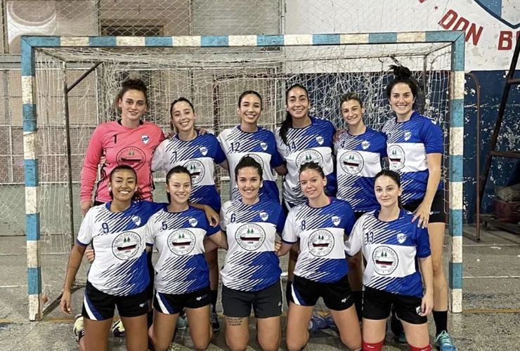 Imagen de Libertad sumó 1 triunfo y 1 empate en una nueva jornada de Handball.