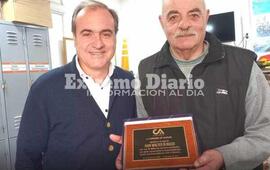 Imagen de Reconocimiento a  Walter Di Biassi por sus a&ntilde;os de servicio en la Comuna de Alvear