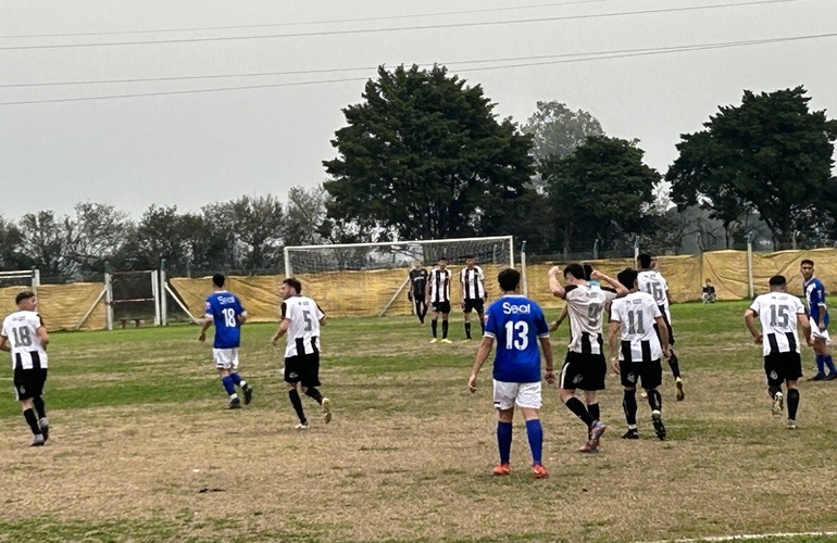 Imagen de Unión derrotó 4 a 0 a Libertad por la segunda fecha del Clausura