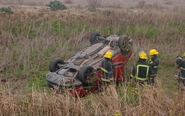 Imagen de Accidente en Ruta 26S: Veh&iacute;culo vuelca y conductor sale ileso