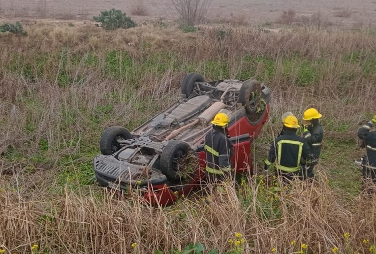 Imagen de Accidente en Ruta 26S: Vehículo vuelca y conductor sale ileso