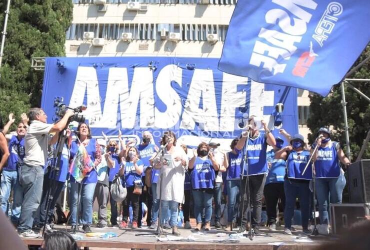 Imagen de El lunes habrá reunión paritaria con los gremios docentes