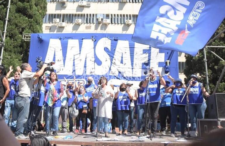 Imagen de El lunes habrá reunión paritaria con los gremios docentes