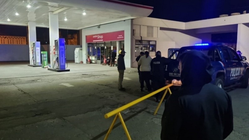 Despliegue policial en la estaci&oacute;n de Ayacucho y Marco Polo. (Rosario3)
