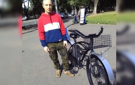 Imagen de Se hart&oacute; de que le robaran bicicletas coloc&oacute; clavos en el asiento y en el manubrio