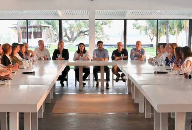 Imagen de Clara García y Maximiliano Pullaro encabezaron el primer encuentro de unidos para cambiar Santa Fe rumbo al 10 de septiembre