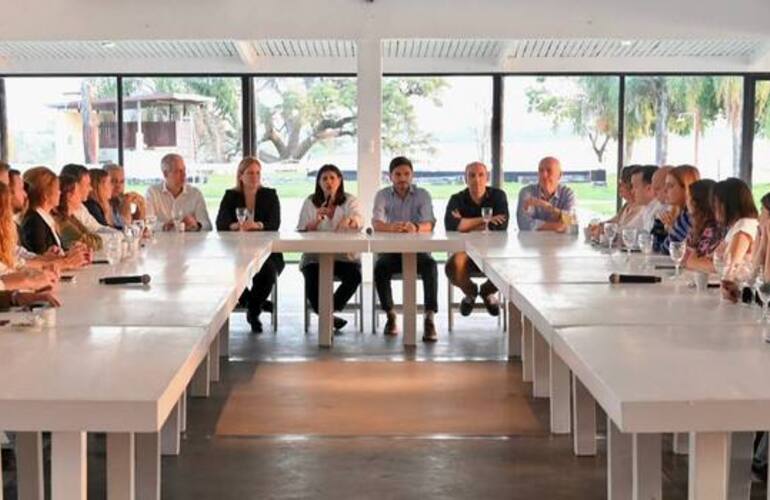 Imagen de Clara García y Maximiliano Pullaro encabezaron el primer encuentro de unidos para cambiar Santa Fe rumbo al 10 de septiembre