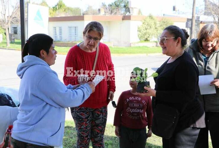 Imagen de Exitosa jornada de EcoCanje y multiatención en el vivero municipal