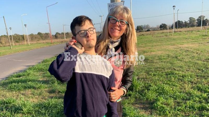 Gonzalo junto a su profesora, Deysel Di Mauro