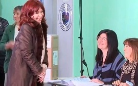 Imagen de Cristina vot&oacute; en R&iacute;o Gallegos: &laquo;Vamos a esperar que opine la gente&raquo;