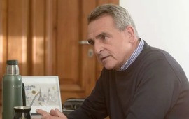 El jefe de Gabinete, Agust&iacute;n Rossi, dijo que se debe conovar a todos los dem&oacute;cratas para que "este peligro (por Javier Milei) no llegue a gobernar la Argentina". Foto: Silvina Salinas, La Capital