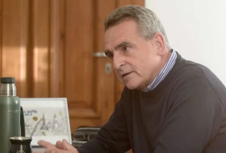 El jefe de Gabinete, Agustín Rossi, dijo que se debe conovar a todos los demócratas para que "este peligro (por Javier Milei) no llegue a gobernar la Argentina". Foto: Silvina Salinas, La Capital El jefe de Gabinete, Agustín Rossi, dijo que se debe conovar a todos los demócratas para que "este peligro (por Javier Milei) no llegue a gobernar la Argentina". Foto: Silvina Salinas, La Capital