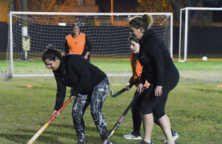 Imagen de Unión comenzará con las clases de Mami Hockey