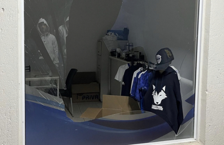 Imagen de Central Argentino sufri&oacute; hecho de vandalismo en su tienda de venta de productos e indumentaria.