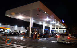 Imagen de Tras acuerdo de congelamiento de precios, fue el turno de YPF para aumentar los combustibles