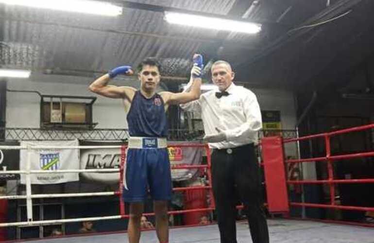 Imagen de El boxeador Axel García le ganó por puntos a Agustín Vallejos en Rosario.