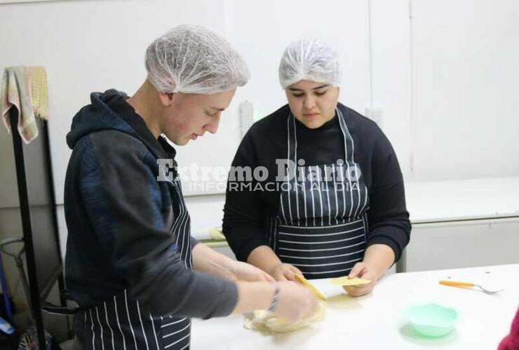 Imagen de Cocina y pastelería: Continúan los cursos del Santa Fe Más, Aprender Haciendo