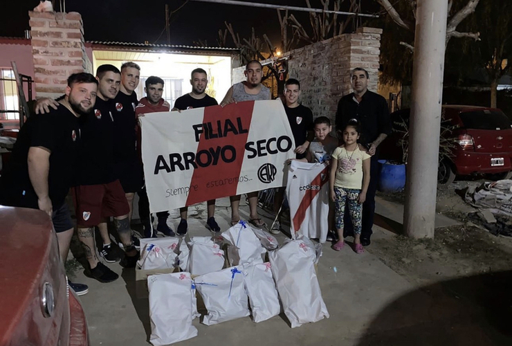 Imagen de La Filial River Plate Arroyo Seco, hizo donaciones por el Día de la Niñez.