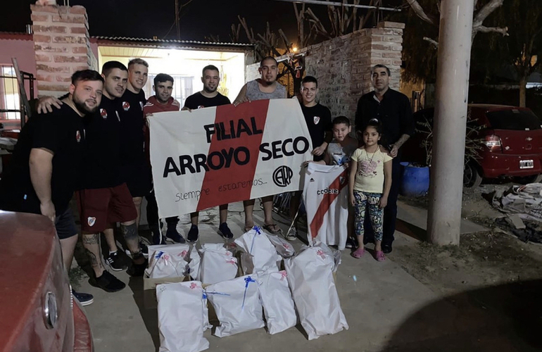 Imagen de La Filial River Plate Arroyo Seco, hizo donaciones por el Día de la Niñez.