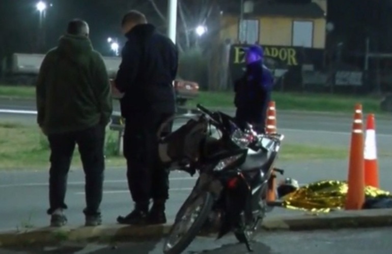 El siniestro vial dej&oacute; como saldo una persona fallecida. (Captura El Tres)