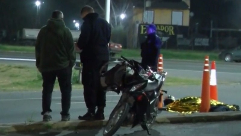 El siniestro vial dej&oacute; como saldo una persona fallecida. (Captura El Tres)
