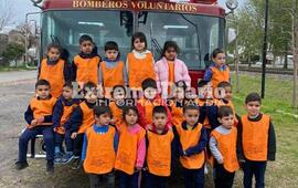 Imagen de Los ni&ntilde;os del Centro de Cuidado Infantil visitaron el cuartel de Bomberos Voluntarios