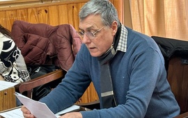 El concejal Jorge Cuello en sesi&oacute;n p&uacute;blica