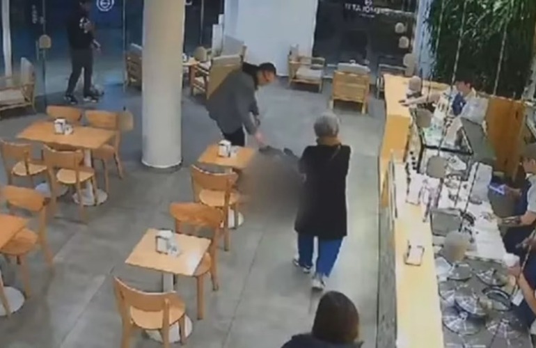 El ingreso de Barbieri qued&oacute; grabado por las c&aacute;maras de la helader&iacute;a.