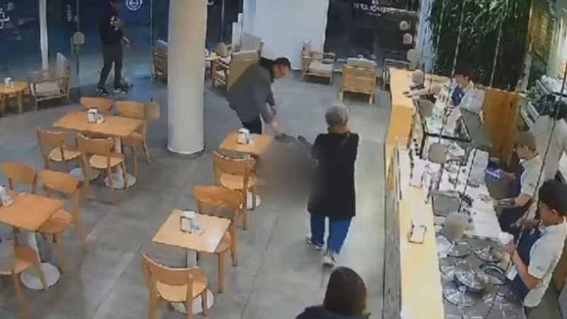 El ingreso de Barbieri qued&oacute; grabado por las c&aacute;maras de la helader&iacute;a.