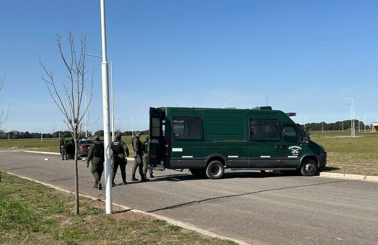 Imagen de Sobre la persecución de Gendarmería: Uno de los ocupantes se tiró del auto y escapó, y el otro resultó detenido pero luego puesto en libertad