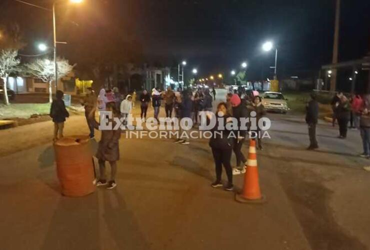 Imagen de Tras el fallecimiento de un niño: Vecinos cortan la ruta en Pueblo Esther