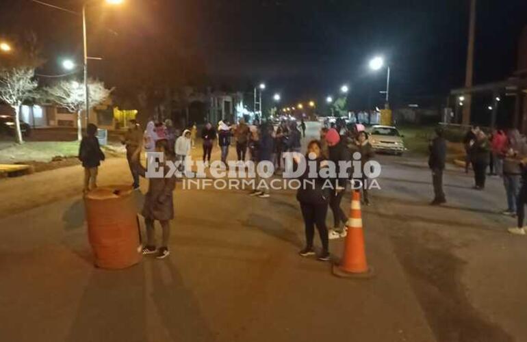 Imagen de Tras el fallecimiento de un ni&ntilde;o: Vecinos cortan la ruta en Pueblo Esther