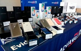 Imagen de Aduana secuestr&oacute; 26 iPhones a un hombre en la frontera con Paraguay