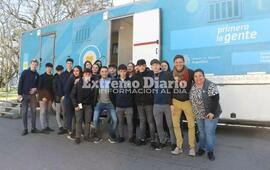 Imagen de Primera jornada de atenciones del cami&oacute;n multiagencial frente a la parroquia �La Asunci&oacute;n�
