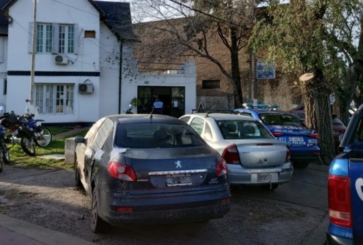 La comisar&iacute;a 10&ordf; fuertemente custodiada esta ma&ntilde;ana.