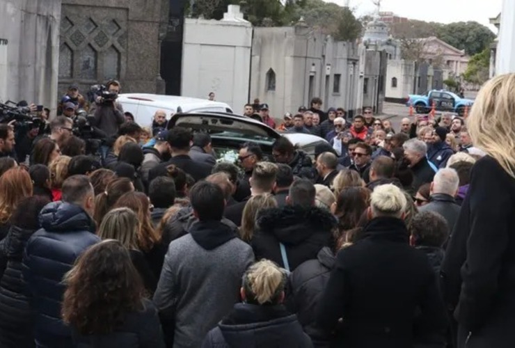 Imagen de Tras un velatorio íntimo, despidieron a Silvina Luna en el Cementerio de Chacarita