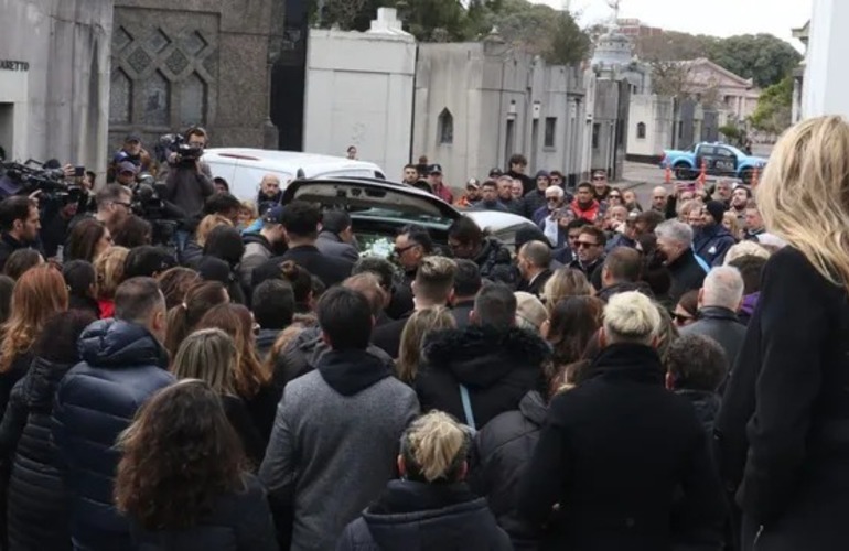 Imagen de Tras un velatorio íntimo, despidieron a Silvina Luna en el Cementerio de Chacarita