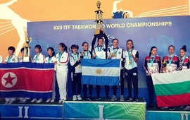 Imagen de Medallas y trofeo para Lucila Coletta y Ferm&iacute;n Rodr&iacute;guez en el Mundial de Kazajist&aacute;n.