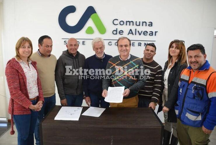 Imagen de Alvear firmó un convenio para la habilitación de los semáforos de la Ruta 18