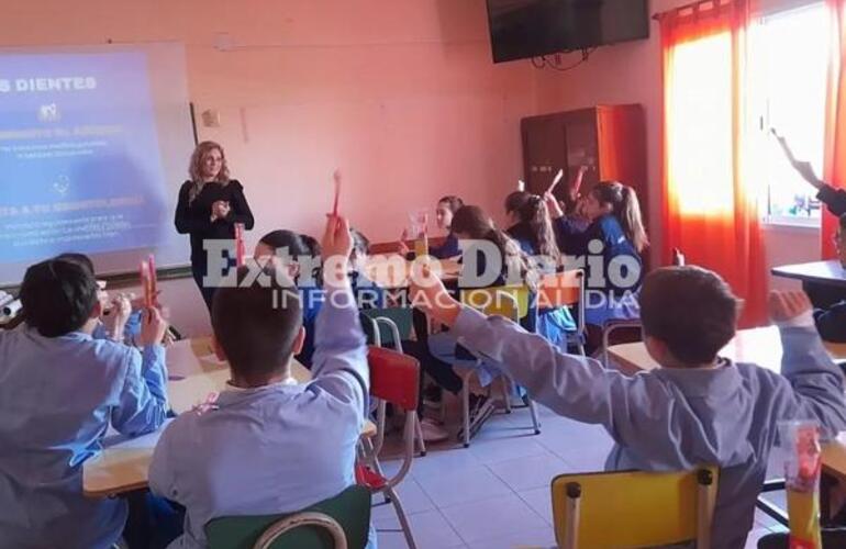Imagen de La odont&oacute;loga Griselda Bongiovani brind&oacute; una charla en la Escuela Santa Luc&iacute;a