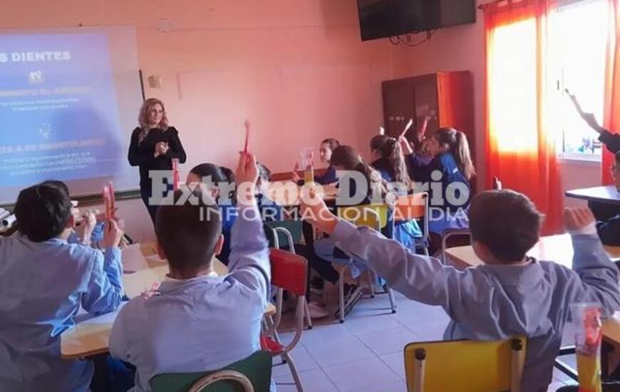 Imagen de La odont&oacute;loga Griselda Bongiovani brind&oacute; una charla en la Escuela Santa Luc&iacute;a