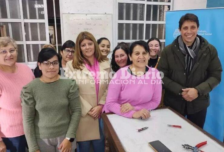 Imagen de Rodolfo Stangoni visit&oacute; el curso de marroquiner&iacute;a