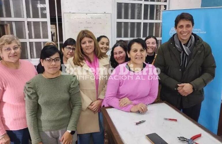 Imagen de Rodolfo Stangoni visitó el curso de marroquinería