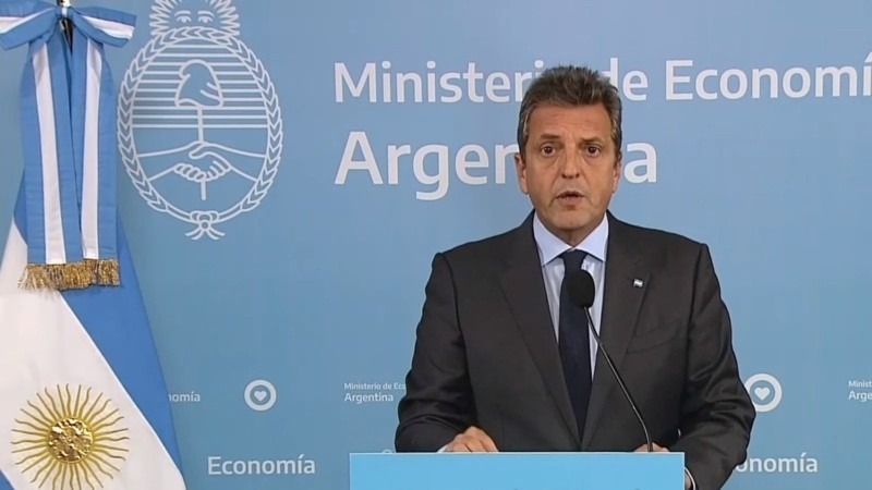 Massa realiz&oacute; los anuncios por redes.