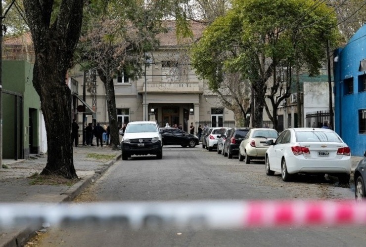 El agente fue acribillado dentro de su auto, en calle Lamadrid y Salva. (Ana Isla/Rosario3)