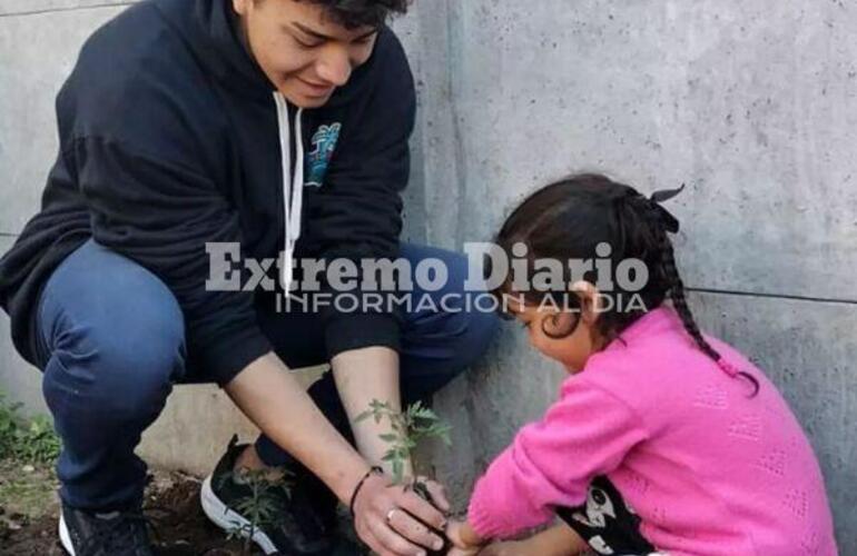 Imagen de El taller de huerta y vivero realizó trabajos junto al Centro de Cuidado Infantil