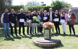 Imagen de Se realiz&oacute; el acto oficial por el d&iacute;a del profesor y la profesora